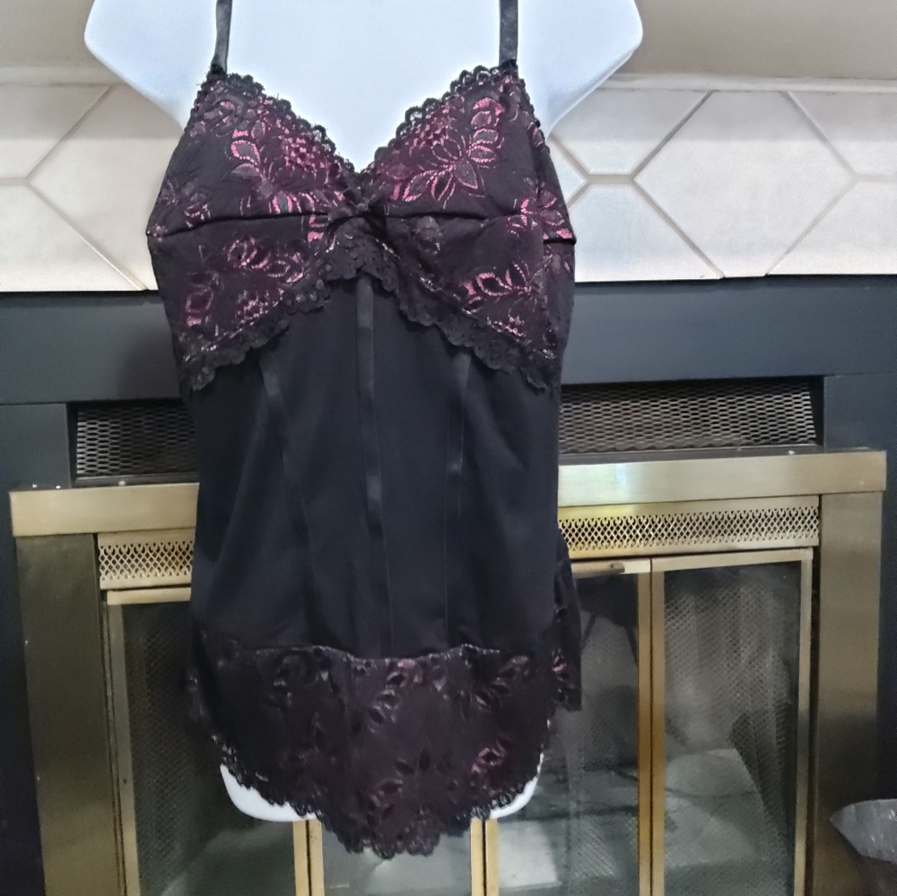 Torrid camisole lace size 0x old label black pink goth emo plus